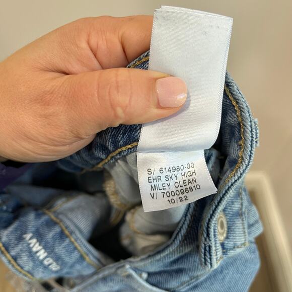 Old Navy Sky Hi Extra High Rise Wide Leg Cropped Jeans 8 Raw Hem Vintage Denim - Picture 6 of 7